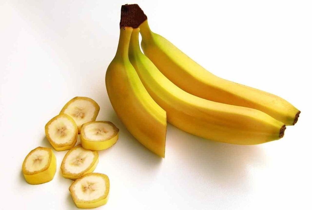 How Many Calories and Carbs In a Banana? Health benefits of Banana