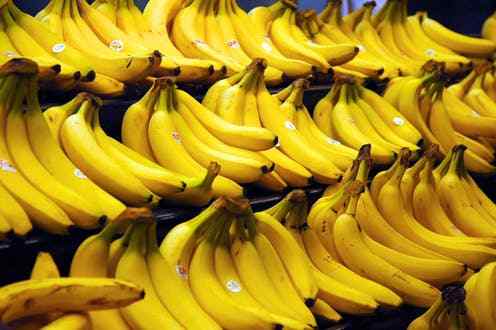 How many amounts of carbs in a banana?