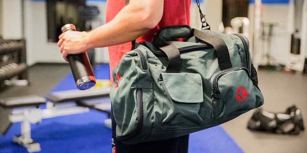 what-to-pack-in-a-gym-bag